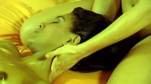 Le massage interracial mène à une licorne passionnée