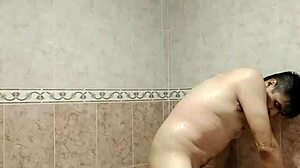 Mexicana bukkake: sesso bollente con una trans latina tetona