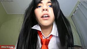Η πορνοστάρ Χιλής Ενκόγκνιτα δείχνει το λευκό της κώλο και τα μαύρα της μαλλιά σε ερασιτεχνικό πορνό