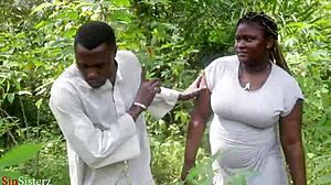 Gadis Afrika mendapat pantat besarnya diliwat oleh teman lelakinya