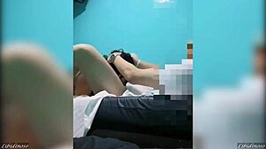 素人夫妇决定在房间里和一个热的拉丁美女玩乐