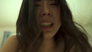Japansk babe får ansigtet dækket af sæd efter ridning