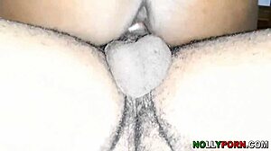 非洲业余色情明星Nollyporns在她的阴道里吸收了一根巨大的阴茎