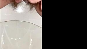 Nasse Muschi unter der Dusche