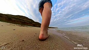 Laat me je begeleiden door mijn blote voeten avontuur op het strand