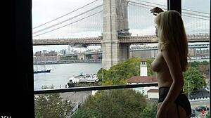 Amatorii blonde au dezvăluit prima ședință foto nud
