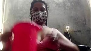 Bangladeshi宝贝在硬核视频中接受大鸡巴