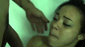 Adrian Mayas BDSM extrem cu un dildo uriaș pentru adolescenta mică