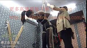 एशियाई सुंदरता को घर में बने फेटिश वीडियो में व्हीप्ड क्रीम से बांधा और सजा दी गई।